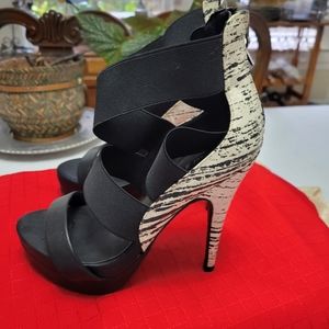 Black and white size 7 shoes